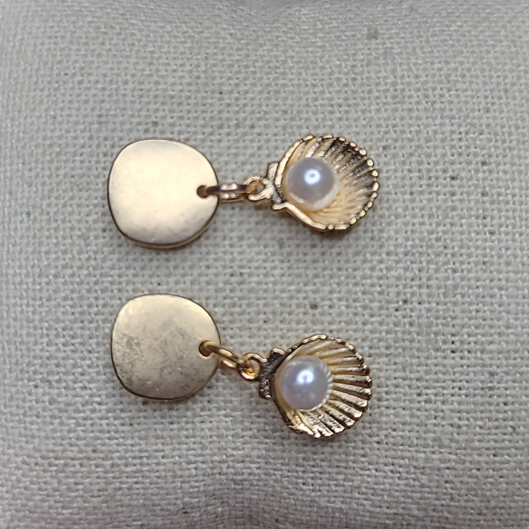 Earrings Shell Pearl Gold Tone Lightweight Studs Mermaidcore Jewelry Gift Pretty